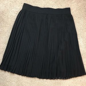 Super cute pleated skirt